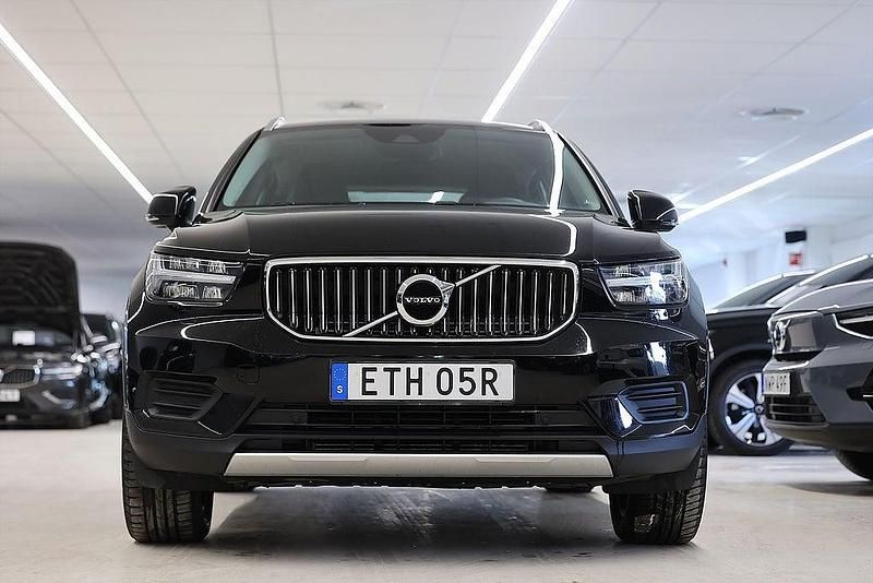Begagnad Volvo XC40 Momentum 129 HK (94 kW) 2021 Svart SUV