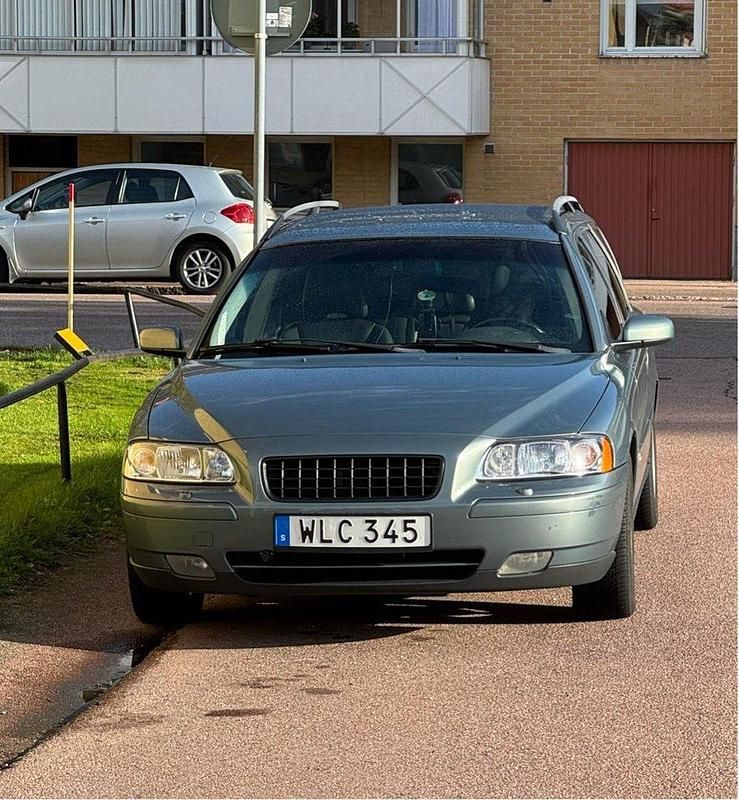 Begagnad 2005 Volvo V70 Kombi | 39 000 kr (Marknadspris) - Bild 1/2