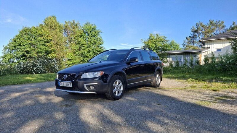 Svart Begagnad 2014 Volvo XC70 Momentum SUV | 140 000 kr (Marknadspris) - Bild 1/4
