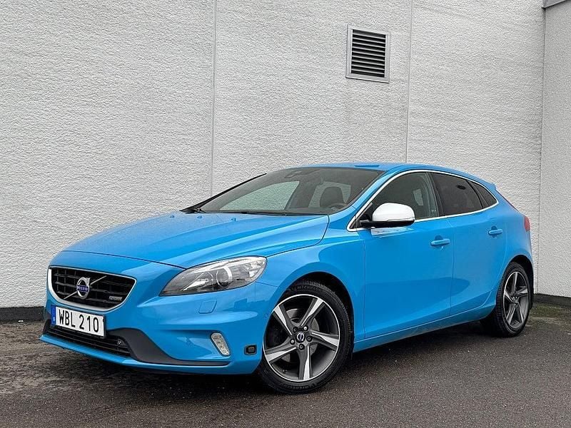 Blå Begagnad 2014 Volvo V40 R-Design Halvkombi | 119 000 kr (Superpris) - Bild 1/4