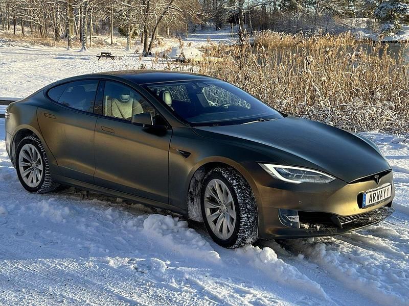 Vit Begagnad 2021 Tesla Model S Long Range AWD Halvkombi | 370 000 kr (Marknadspris) - Bild 1/4