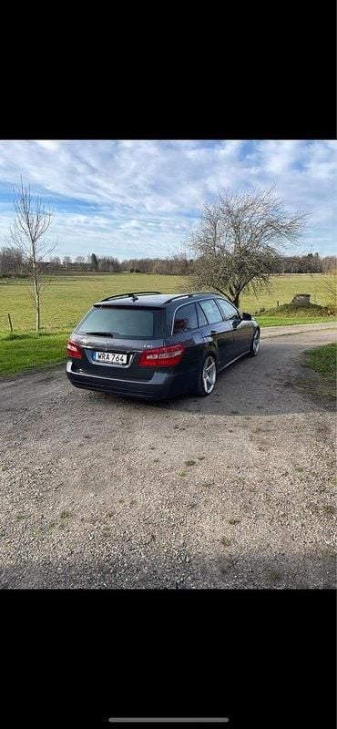 Grå Begagnad 2011 Mercedes E220 Classic Kombi | 50 000 kr (Bra pris) - Bild 1/4