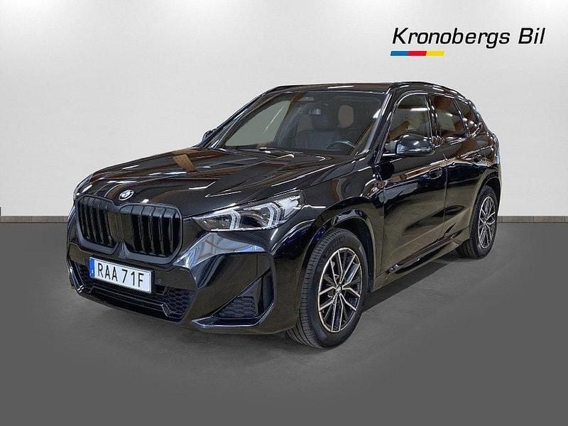 Svart Begagnad 2023 BMW X1 M Sport SUV | 389 500 kr (Lite dyr) - Bild 1/4