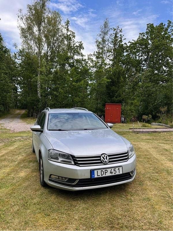 Silver Begagnad 2011 VW Passat Kombi | 55 000 kr (Superpris) - Bild 1/4