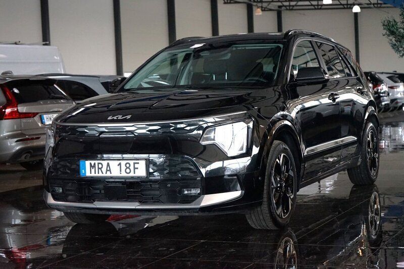 Svart Begagnad 2023 Kia e-Niro 2 SUV | 324 500 kr (Lite dyr) - Bild 1/4