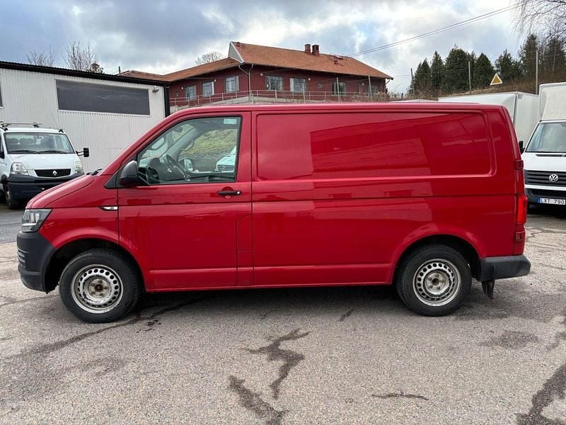 Röd Begagnad 2016 VW T6 Van | 76 800 kr (Superpris) - Bild 1/4