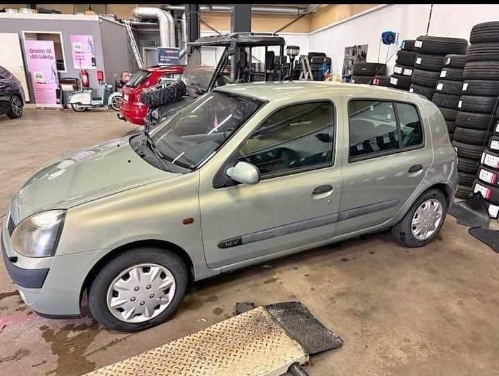 Begagnad 2002 Renault Clio II Halvkombi | 11 900 kr (Bra pris) - Bild 1/3
