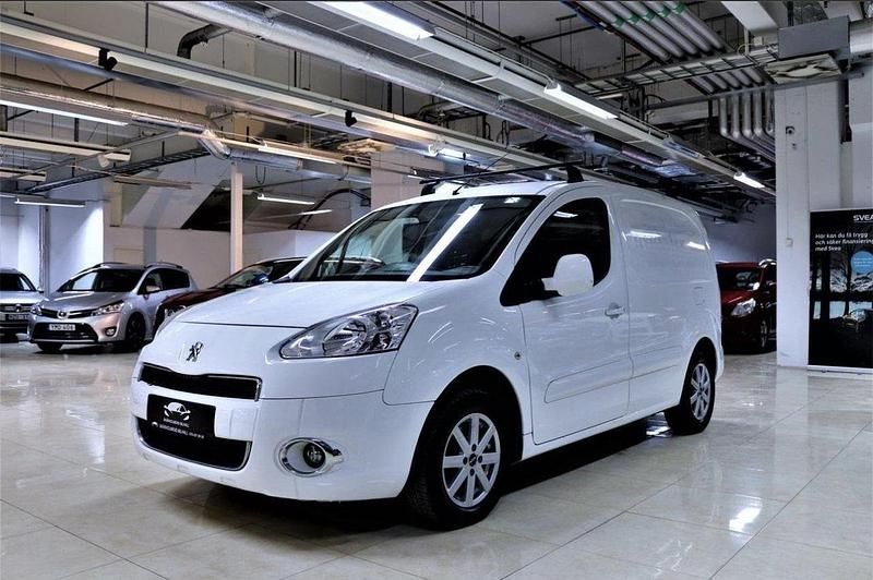 Vit Begagnad 2015 Peugeot Partner Minibuss | 55 000 kr (Marknadspris) - Bild 1/4