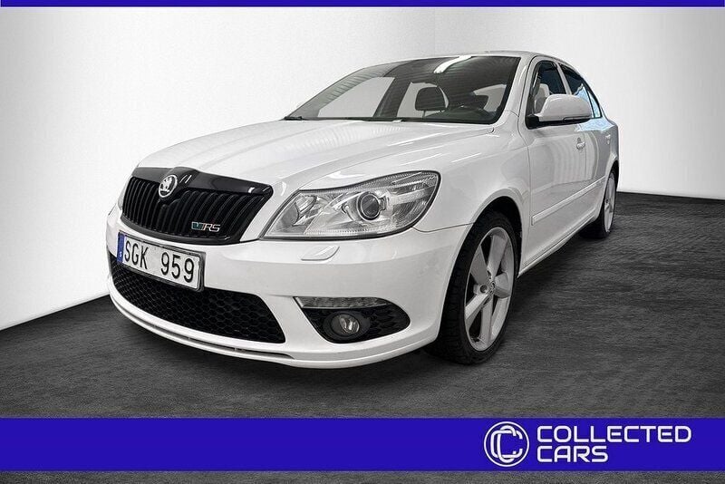 Vit Begagnad 2009 Skoda Octavia RS Halvkombi | 82 500 kr (Dyr) - Bild 1/4