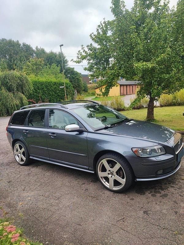 Grå Begagnad 2007 Volvo V50 Kombi | 45 000 kr (Marknadspris) - Bild 1/4