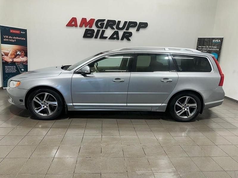 Begagnad Volvo V70 Summum 200 HK (147 kW) 2009 Silver Kombi