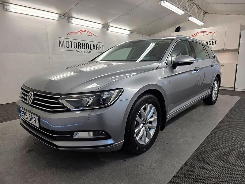 Silver Begagnad 2018 VW Passat Kombi | 172 500 kr (Marknadspris) - Bild 1/4