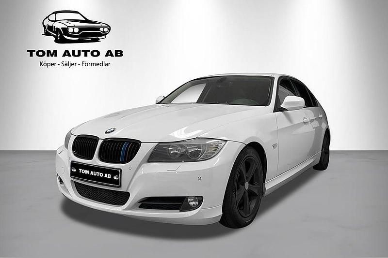 Vit Begagnad 2010 BMW 318 Comfort Edition Sedan | 65 000 kr (Marknadspris) - Bild 1/4