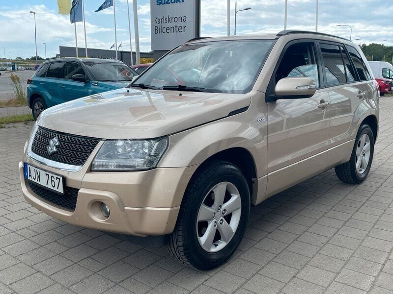 Brun Begagnad 2011 Suzuki Grand Vitara SUV | 58 000 kr (Marknadspris) - Bild 1/4