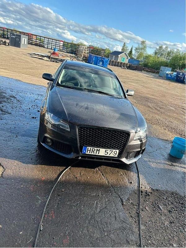 Grå Begagnad 2010 Audi A4 Kombi | 45 000 kr (Superpris) - Bild 1/4