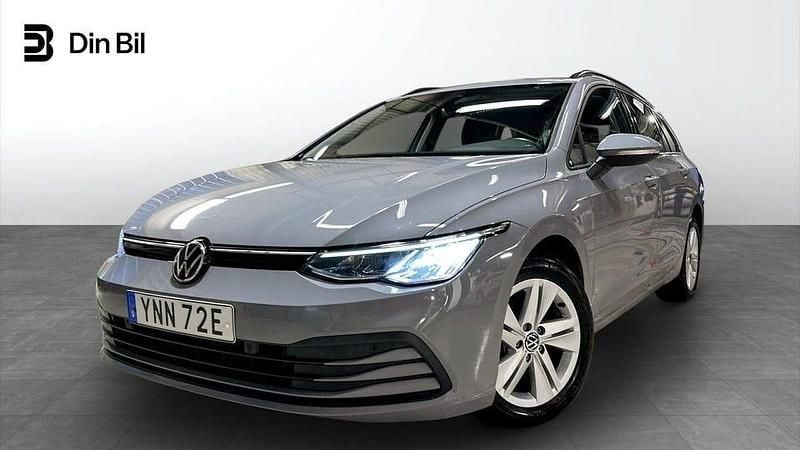 Grå Begagnad 2021 VW Golf VIII Kombi | 229 900 kr (Marknadspris) - Bild 1/4