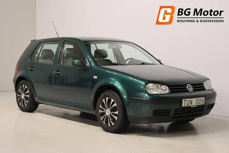 Mörkgrön Begagnad 2002 VW Golf IV Halvkombi | 19 900 kr (Marknadspris) - Bild 1/4