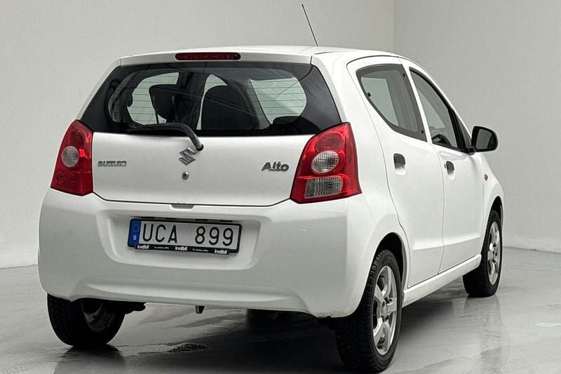 Begagnad Suzuki Alto 68 HK (50 kW) 2010 Vit Halvkombi
