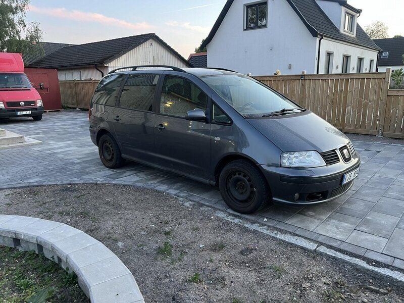 Grå Begagnad 2007 Seat Alhambra Minibuss | 24 000 kr - Bild 1/3