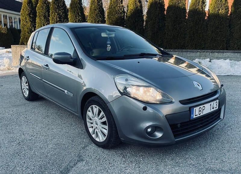 Begagnad 2011 Renault Clio R.S. Halvkombi | 23 500 kr (Marknadspris) - Bild 1/4