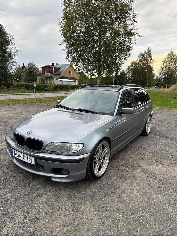 Grå Begagnad 2004 BMW 330 M Sport Kombi | 45 000 kr (Superpris) - Bild 1/4