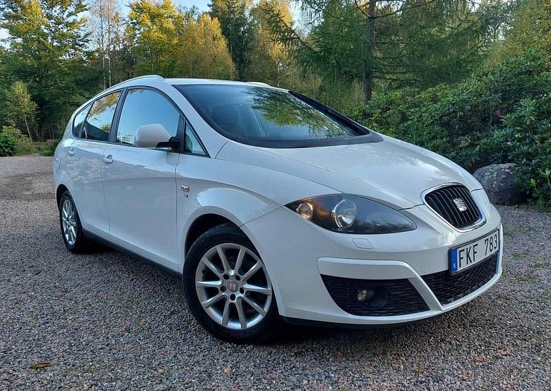 Vit Begagnad 2011 Seat Altea XL Minibuss | 39 500 kr (Marknadspris) - Bild 1/4