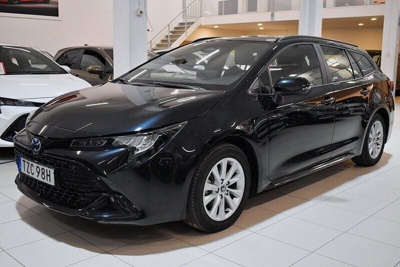 Svart Begagnad 2023 Toyota Corolla Kombi | 299 000 kr (Marknadspris) - Bild 1/4