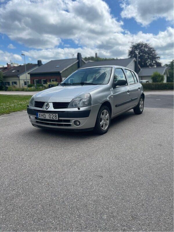 Grå Begagnad 2006 Renault Clio II Halvkombi | 15 499 kr (Bra pris) - Bild 1/4