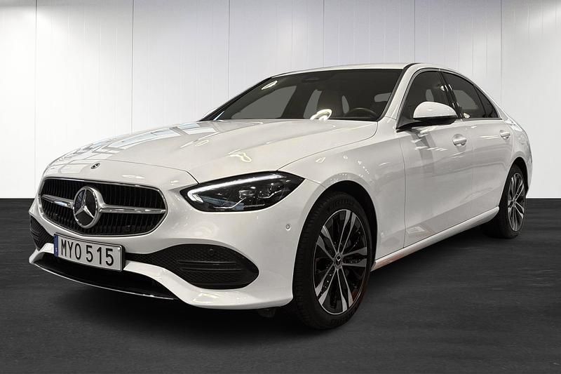 Vit Begagnad 2023 Mercedes C300e Sedan | 389 900 kr (Superpris) - Bild 1/4