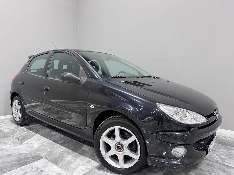 Svart Begagnad 2005 Peugeot 206 Sport Halvkombi | 27 900 kr (Dyr) - Bild 1/4