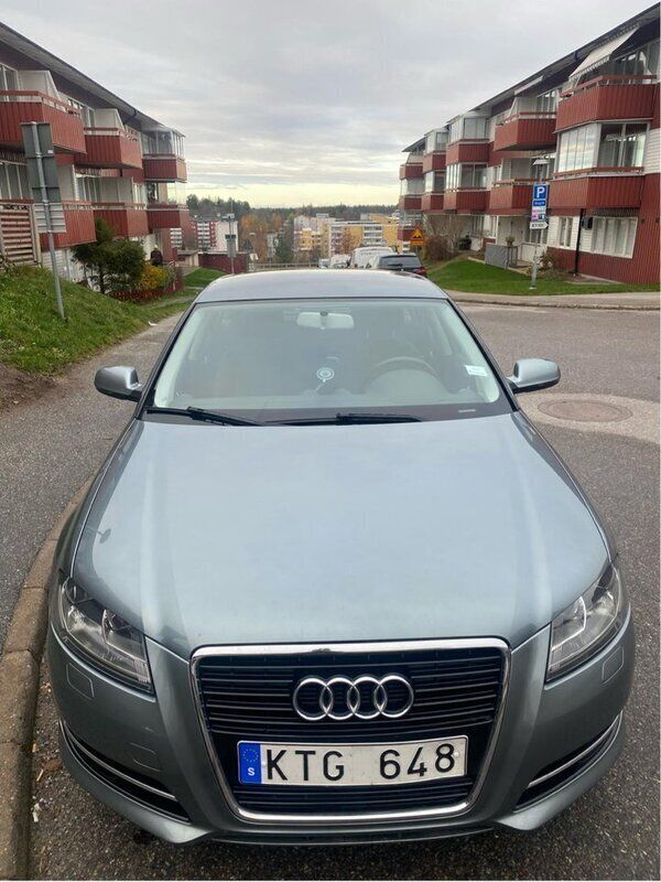 Grå Begagnad 2011 Audi A3 Sportback Attraction Halvkombi | 60 000 kr (Marknadspris) - Bild 1/4