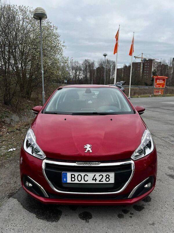 Röd Begagnad 2017 Peugeot 208 Halvkombi | 115 000 kr (Marknadspris) - Bild 1/4