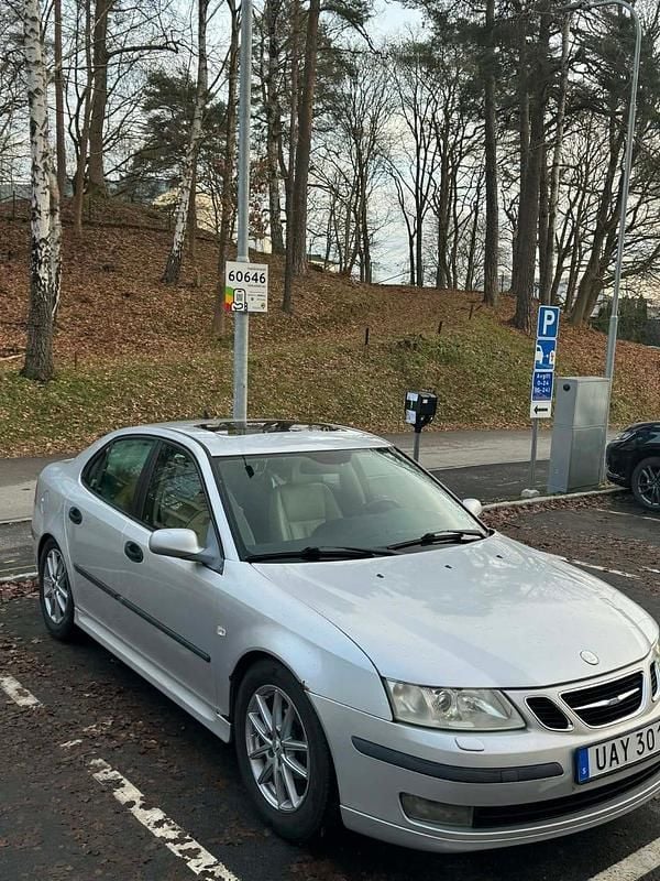 Begagnad 2003 Saab 9-3 Sedan | 20 000 kr (Marknadspris) - Bild 1/4