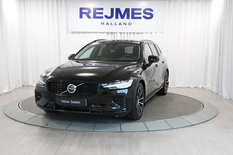 Svart Begagnad 2025 Volvo V60 Plus Kombi | 479 500 kr (Marknadspris) - Bild 1/4