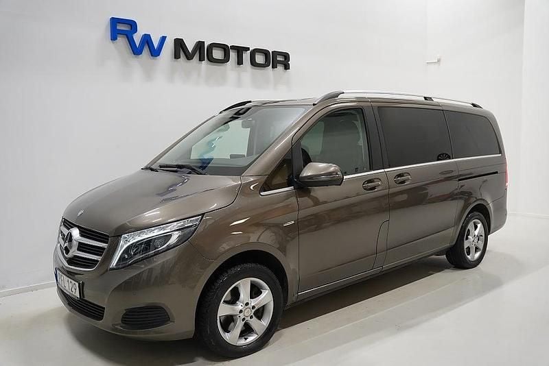 Grå Begagnad 2017 Mercedes V250 Minibuss | 459 900 kr (Marknadspris) - Bild 1/4