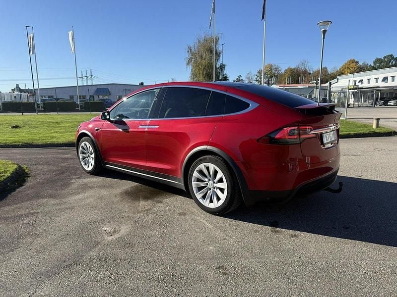 Röd Begagnad 2020 Tesla Model X SUV | 449 000 kr (Marknadspris) - Bild 1/4