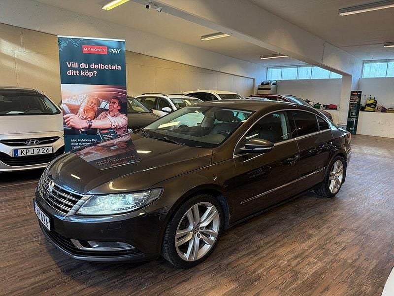 Mörkbrun (brun) Begagnad 2012 VW CC Sedan | 94 900 kr (Lite dyr) - Bild 1/4