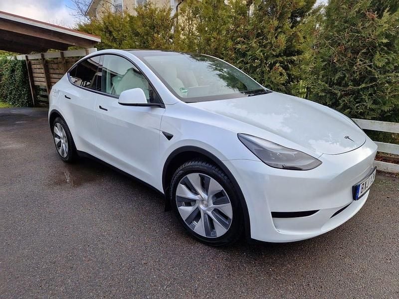 Begagnad Tesla Model Y Standard Range 219 kW (299 HK) 2023 SUV