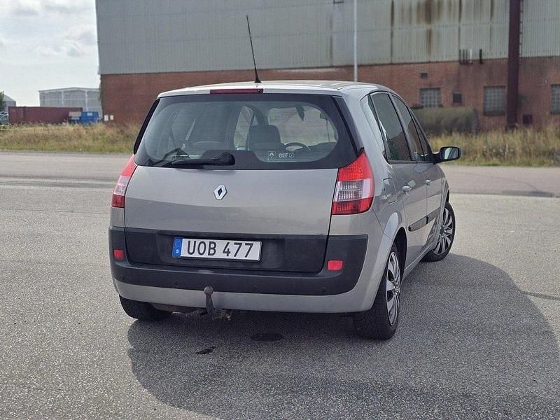 Grå Begagnad 2004 Renault Scénic II Minibuss | 21 500 kr (Marknadspris) - Bild 1/4