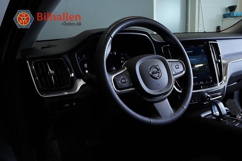 Begagnad Volvo V60 Core 253 HK (186 kW) 2022 Svart Kombi