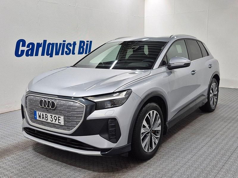 Silver (silver metallic) Begagnad 2023 Audi Q4 e-tron Advanced SUV | 399 000 kr (Marknadspris) - Bild 1/4