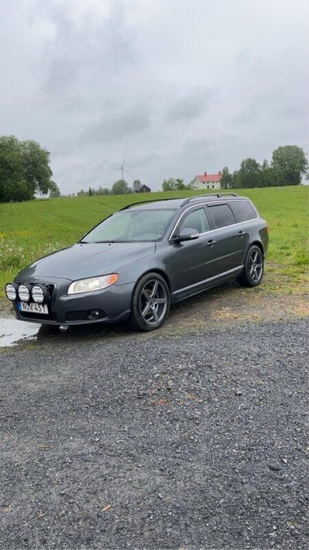 Grå Begagnad 2011 Volvo V70 Kombi | 78 000 kr (Bra pris) - Bild 1/4