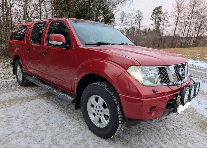 Begagnad Nissan Navara 171 HK (125 kW) 2008 Mörkröd Pickup