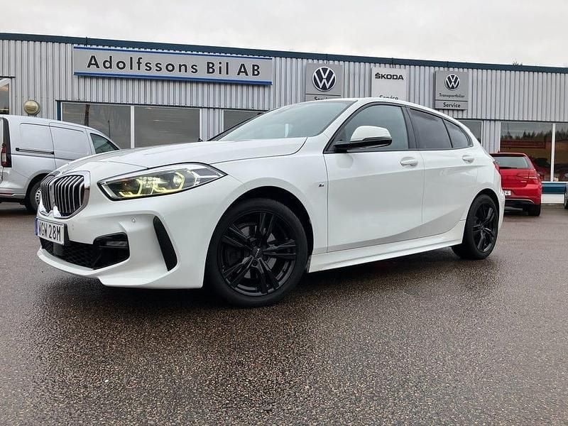 Begagnad BMW 118 M Sport 140 HK (102 kW) 2020 Vit Halvkombi
