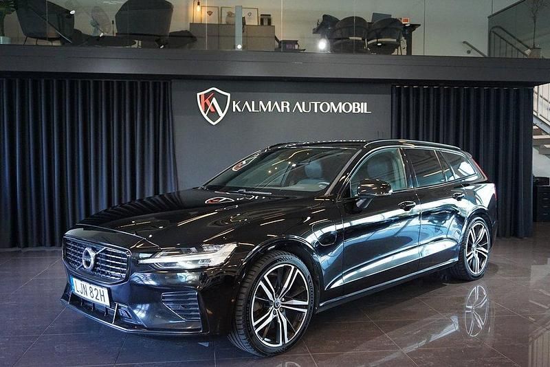 Svart Begagnad 2021 Volvo V60 R-Design Kombi | 309 900 kr (Bra pris) - Bild 1/4