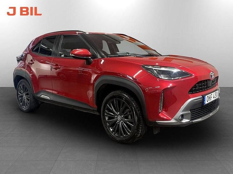 Röd Begagnad 2023 Toyota Yaris Cross SUV | 269 900 kr (Superpris) - Bild 1/4