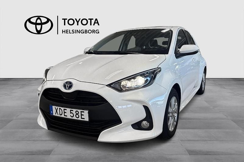 Begagnad Toyota Yaris Hybrid Active 117 HK (86 kW) 2022 Vit Halvkombi