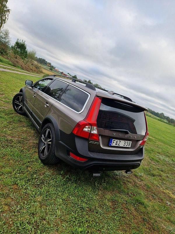 Grå Begagnad 2012 Volvo XC70 Momentum SUV | 89 000 kr (Bra pris) - Bild 1/3