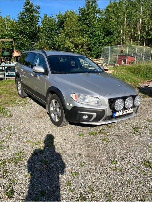 Silver Begagnad 2016 Volvo XC70 Kinetic SUV | 130 000 kr (Bra pris) - Bild 1/4