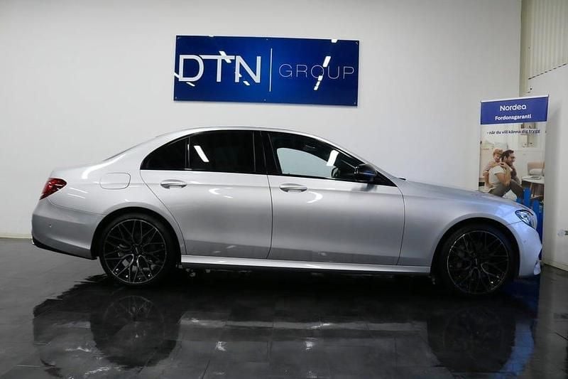 Silver Begagnad 2017 Mercedes E200 AMG line Sedan | 269 000 kr (Marknadspris) - Bild 1/4